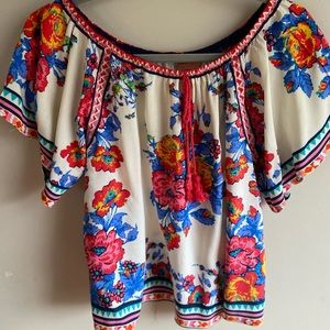 Flattering floral spring blouse. On or off shoulder